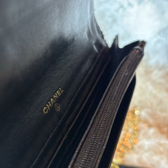 CHANEL Vintage Lambskin CLUTCH - Picture 8 of 11